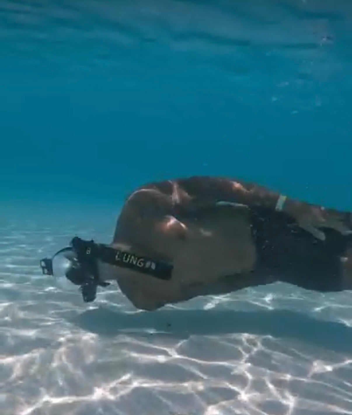 Lung-Mask Diving Tank